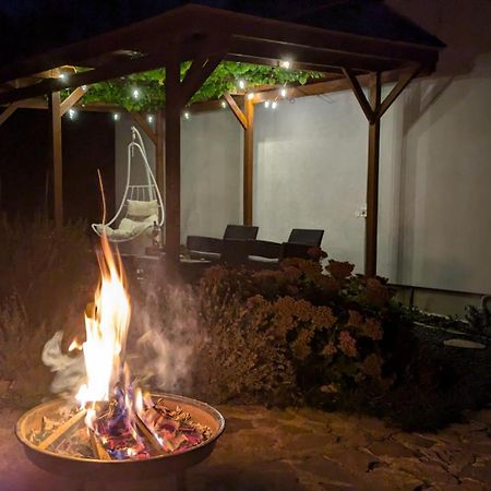 Jera Pince és Vendégház Somlovasarhely Exterior foto